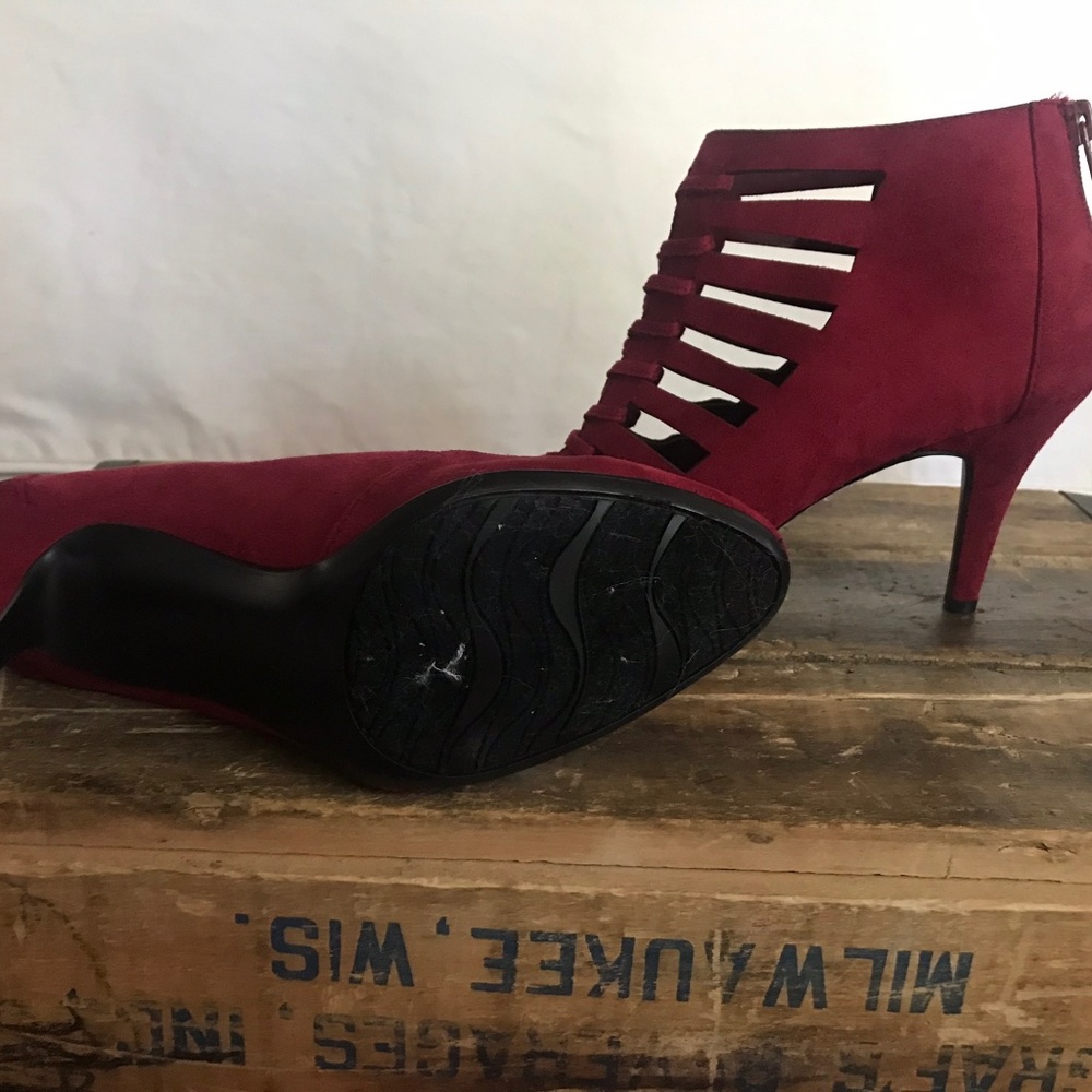 Brand new red heels
